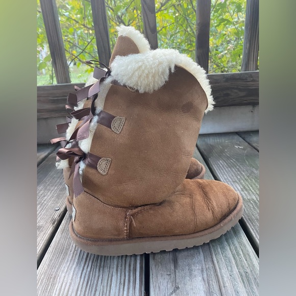 Ugg boots with bows size:5 color: brown - Picture 3 of 4